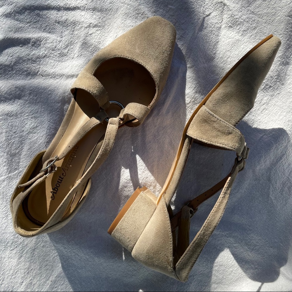 NOT FOR SALE- About Arianne Coral in Grey - Picture 4 of 6